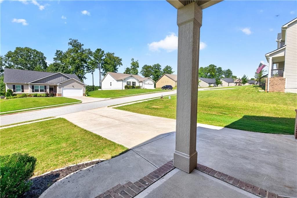 5 bedroom, 3 bathroom, 3,268 sq ft single family residence for sale at 45 Filson Dr, Newnan, GA 30276 — photo 4