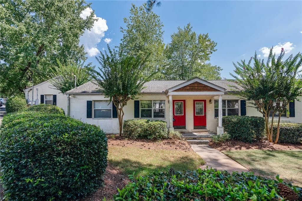 2 bedroom, 1 bathroom, 702 sq ft condominium for sale at 1515 Stone Gate Lane, Atlanta, GA 30317 — photo 1 of 39