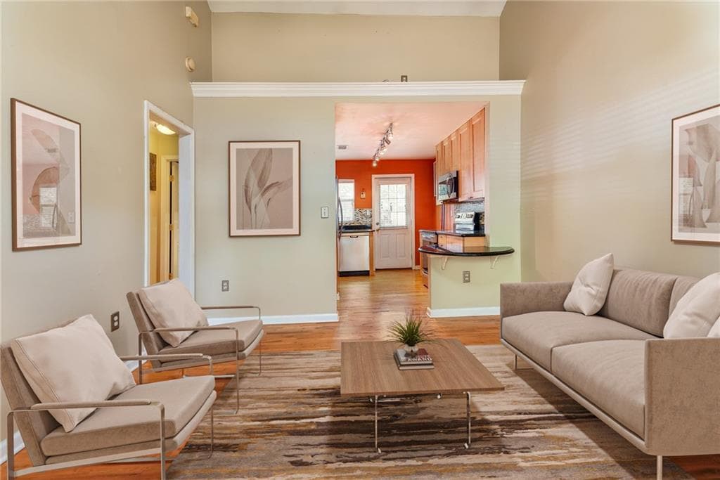 2 bedroom, 1 bathroom, 702 sq ft condominium for sale at 1515 Stone Gate Lane, Atlanta, GA 30317 — photo 6