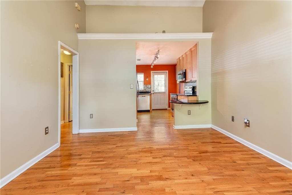 2 bedroom, 1 bathroom, 702 sq ft condominium for sale at 1515 Stone Gate Lane, Atlanta, GA 30317 — photo 7
