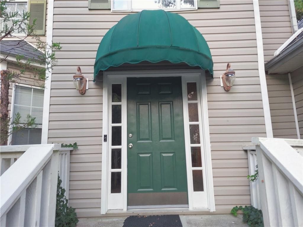 4 bedroom, 3 bathroom, 2,450 sq ft single family residence for sale at 2737 Crestworth Lane, Buford, GA 30519 — photo 2