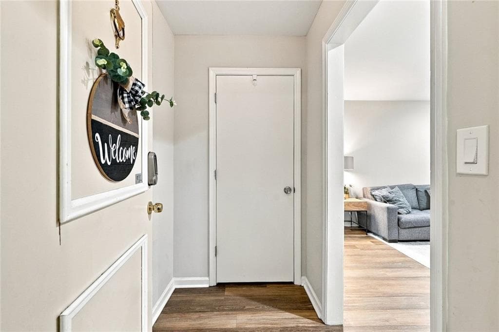 3 bedroom, 2 bathroom, 1,469 sq ft condominium for sale at 6851 Roswell Road Q-15, Sandy Springs, GA 30328 — photo 2