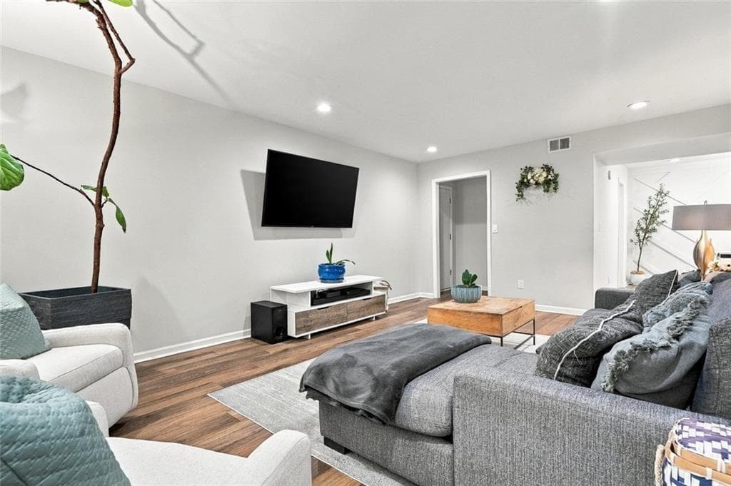 3 bedroom, 2 bathroom, 1,469 sq ft condominium for sale at 6851 Roswell Road Q-15, Sandy Springs, GA 30328 — photo 5
