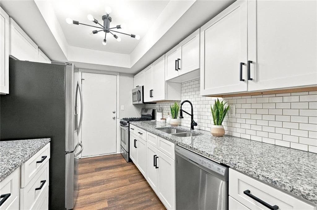 3 bedroom, 2 bathroom, 1,469 sq ft condominium for sale at 6851 Roswell Road Q-15, Sandy Springs, GA 30328 — photo 6