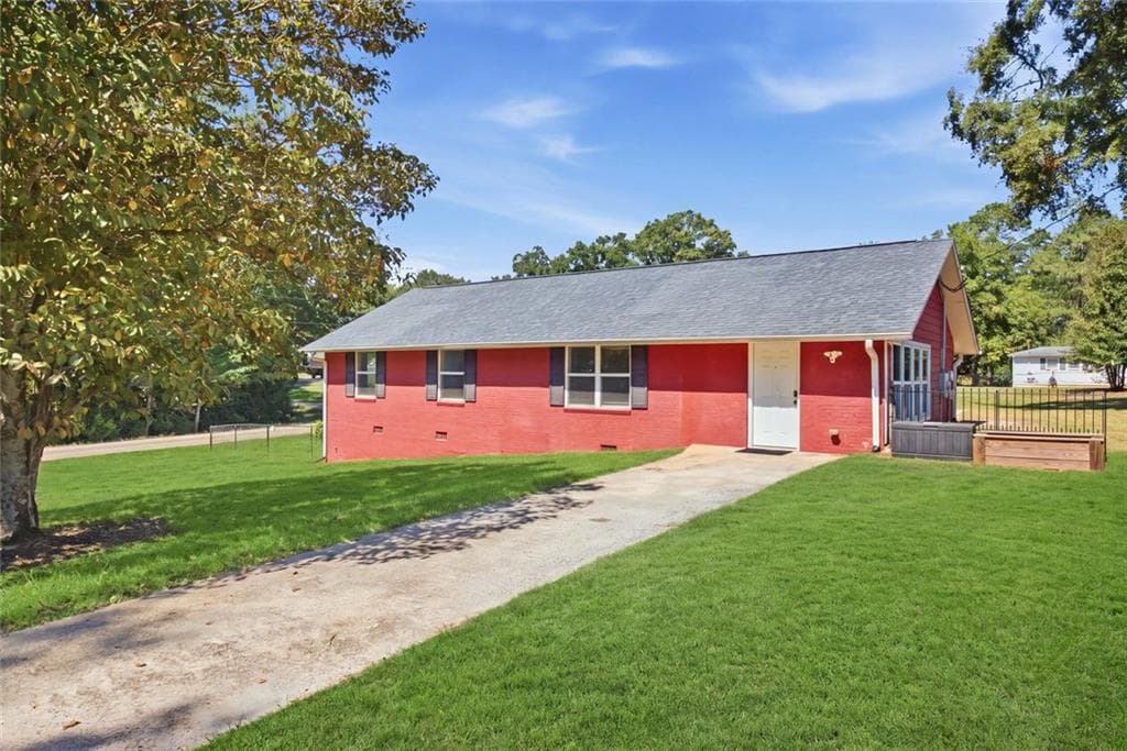 5 bedroom, 2 bathroom, 2,047 sq ft home for sale at 116 Smith Street, Locust Grove, GA