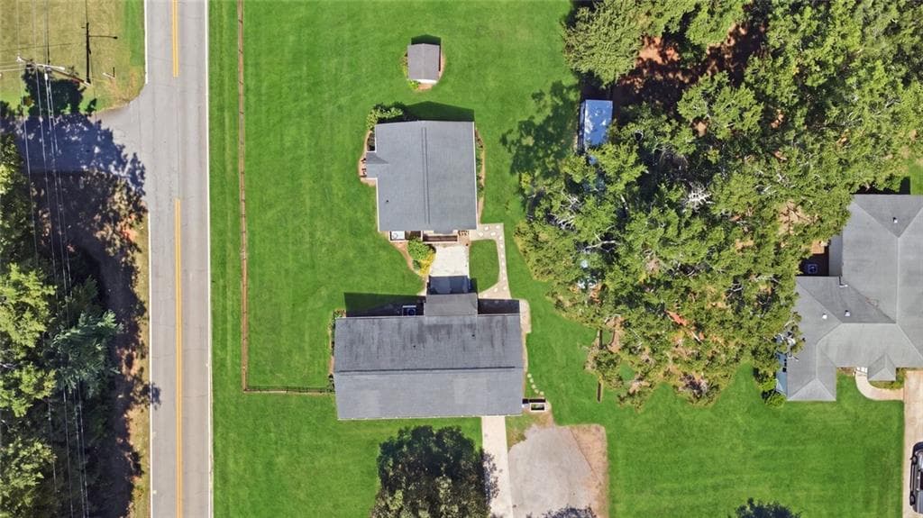 5 bedroom, 2 bathroom, 2,047 sq ft single family residence for sale at 116 Smith Street, Locust Grove, GA 30248 — photo 7