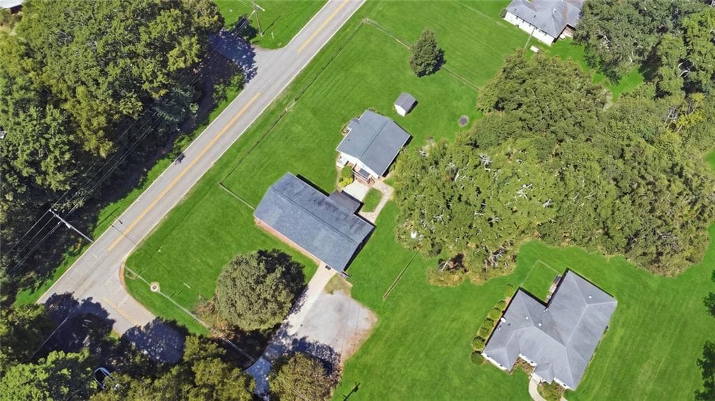 5 bedroom, 2 bathroom, 2,047 sq ft single family residence for sale at 116 Smith Street, Locust Grove, GA 30248 — photo 8