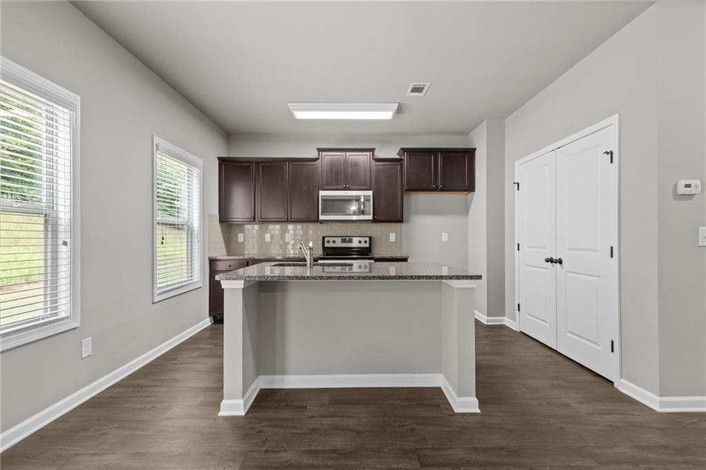 4 bedroom, 3 bathroom, 2,045 sq ft single family residence for rent at 891 Walnut Woods Drive, Braselton, GA 30517 for $2,200 a month — photo 7