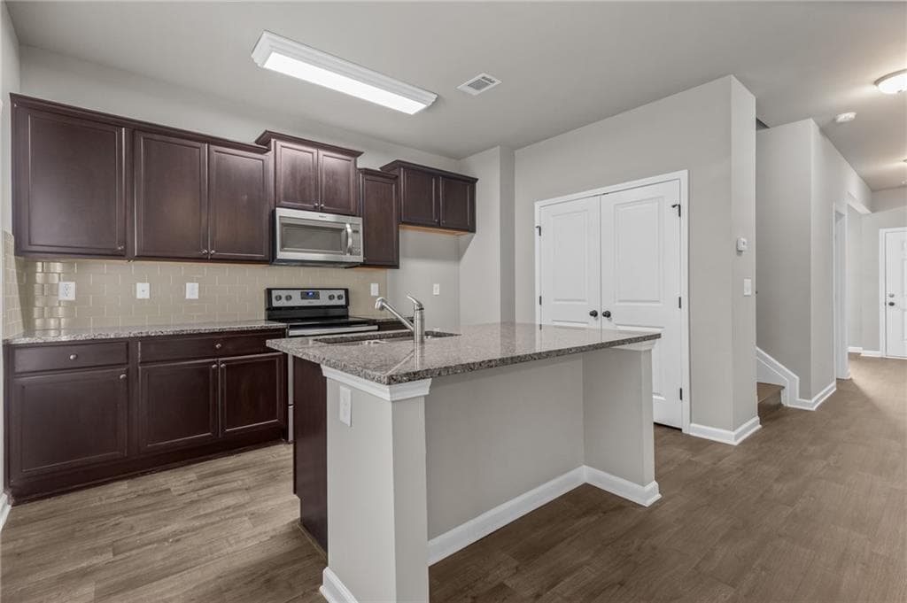 4 bedroom, 3 bathroom, 2,045 sq ft single family residence for rent at 891 Walnut Woods Drive, Braselton, GA 30517 for $2,200 a month — photo 8