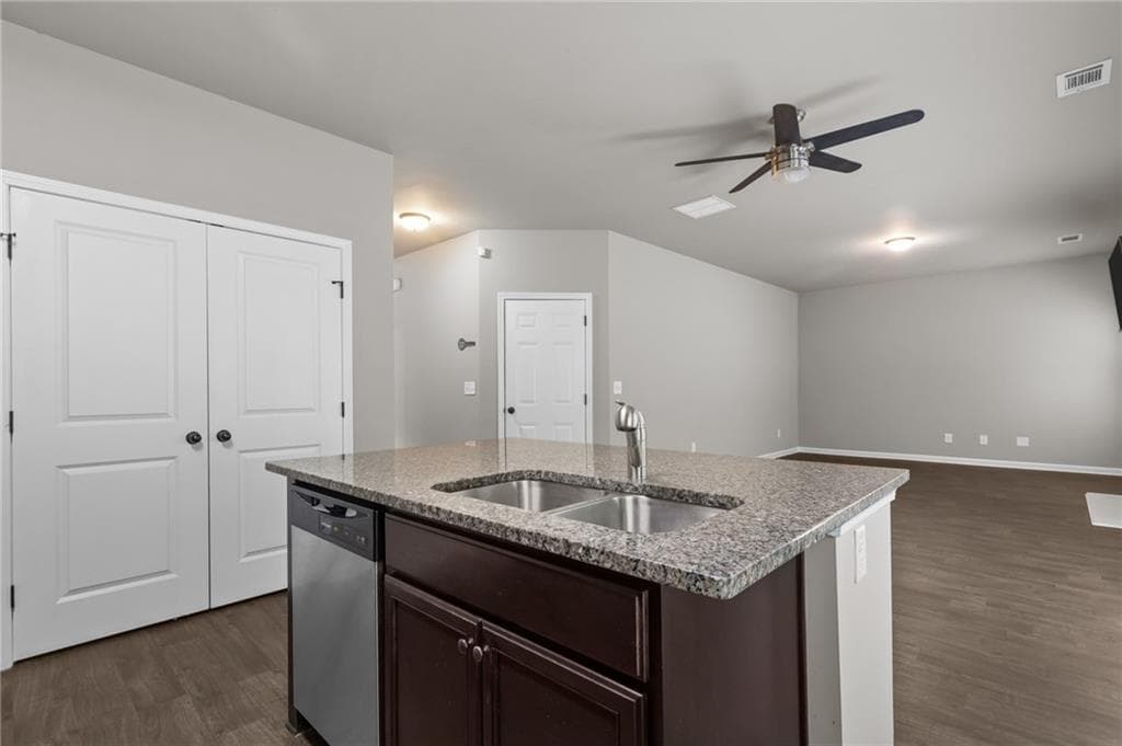 4 bedroom, 3 bathroom, 2,045 sq ft single family residence for rent at 891 Walnut Woods Drive, Braselton, GA 30517 for $2,200 a month — photo 10