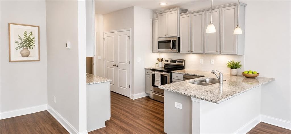 3 bedroom, 3 bathroom, 1,636 sq ft townhouse for sale at 10172 Benton Woods Dr, Covington, GA 30014 — photo 2