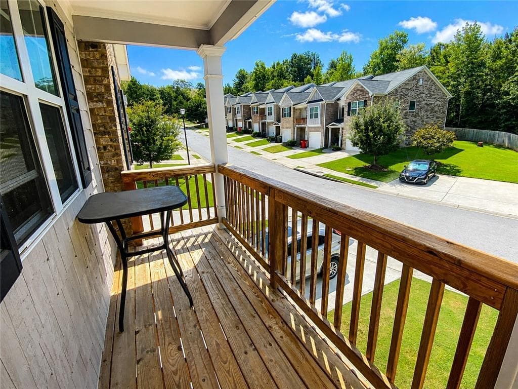 3 bedroom, 3 bathroom, 1,636 sq ft townhouse for sale at 10172 Benton Woods Dr, Covington, GA 30014 — photo 8