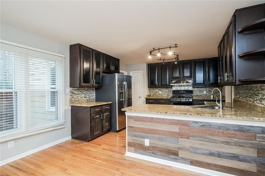4 bedroom, 3 bathroom, 3,379 sq ft single family residence for sale at 125 Green Valley Circle, Mcdonough, GA 30252 — photo 10