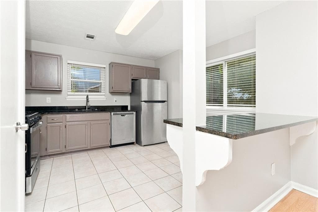 3 bedroom, 2 bathroom, 1,284 sq ft single family residence for rent at 917 Shiloh Ridge Run, Kennesaw, GA 30144 for $2,030 a month — photo 4