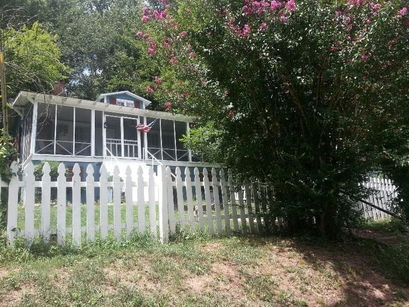 2 bedroom, 1 bathroom, 1,200 sq ft single family residence for sale at 15 Roseway Circle, Rome, GA 30161
