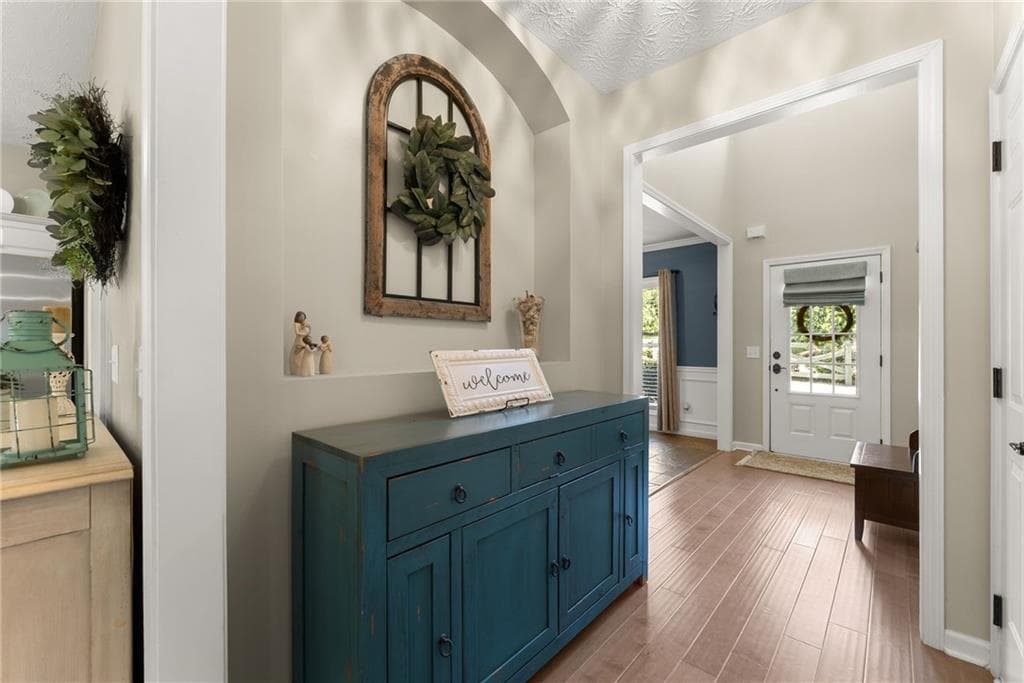 4 bedroom, 3 bathroom, 2,364 sq ft single family residence for sale at 6104 Saddlehorse Drive, Flowery Branch, GA 30542 — photo 6