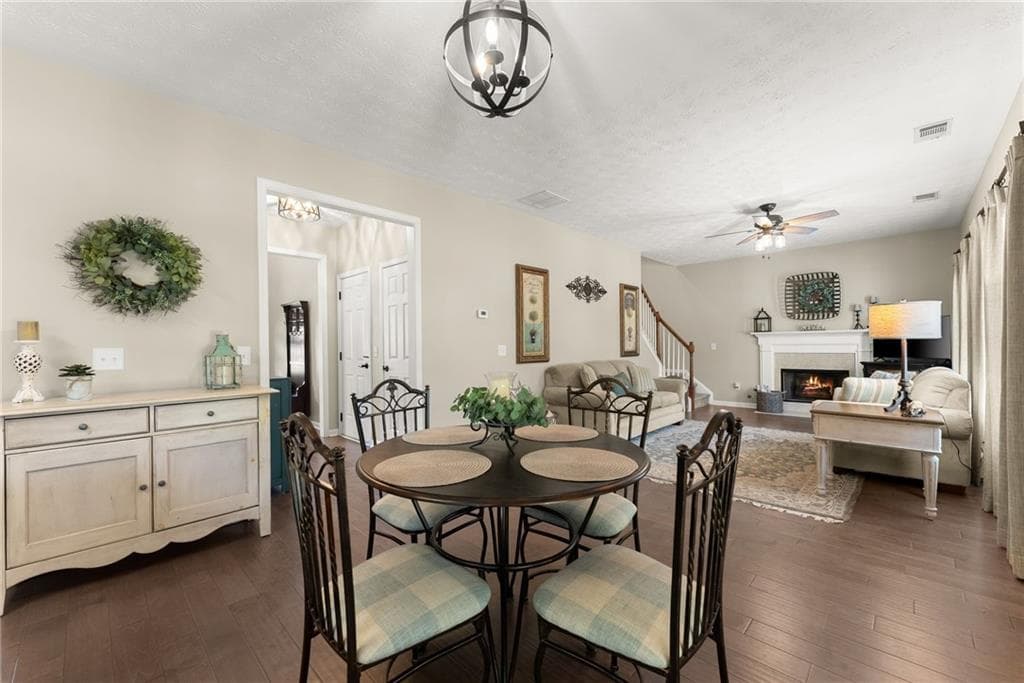 4 bedroom, 3 bathroom, 2,364 sq ft single family residence for sale at 6104 Saddlehorse Drive, Flowery Branch, GA 30542 — photo 7