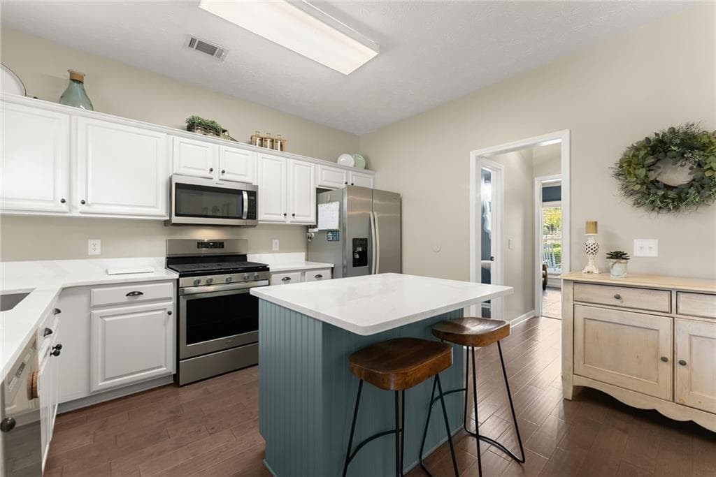 4 bedroom, 3 bathroom, 2,364 sq ft single family residence for sale at 6104 Saddlehorse Drive, Flowery Branch, GA 30542 — photo 8