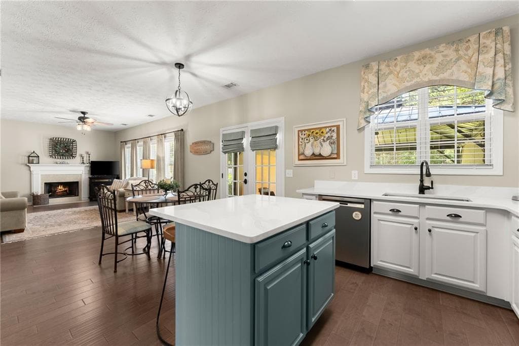 4 bedroom, 3 bathroom, 2,364 sq ft single family residence for sale at 6104 Saddlehorse Drive, Flowery Branch, GA 30542 — photo 9