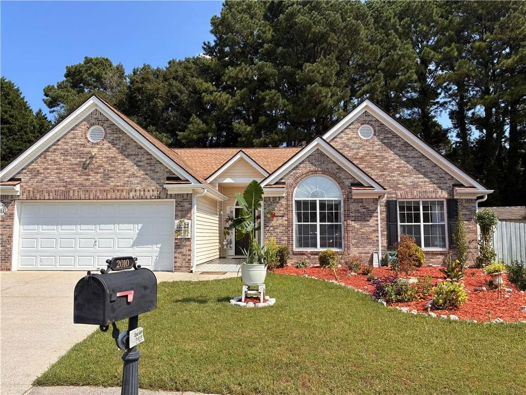 3 bedroom, 2 bathroom, 2,373 sq ft single family residence for sale at 2010 Glen Parke Ct, Lawrenceville, GA 30044 — photo 2