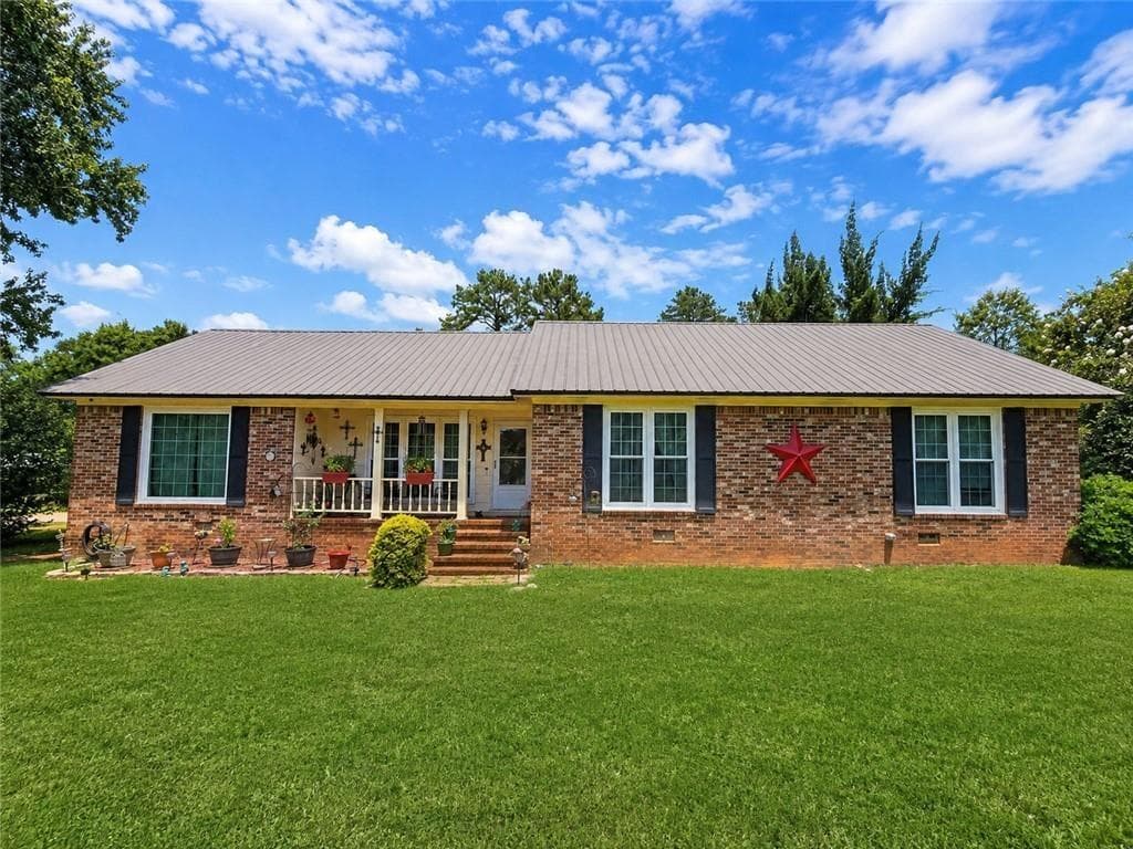 4 bedroom, 3 bathroom, 1,861 sq ft single family residence for sale at 3511 W Surrey Road, Albany, GA 31721