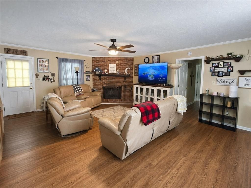 4 bedroom, 3 bathroom, 1,861 sq ft single family residence for sale at 3511 W Surrey Road, Albany, GA 31721 — photo 2