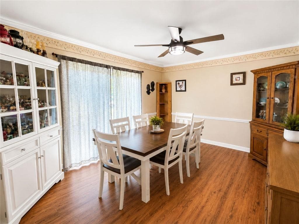 4 bedroom, 3 bathroom, 1,861 sq ft single family residence for sale at 3511 W Surrey Road, Albany, GA 31721 — photo 4