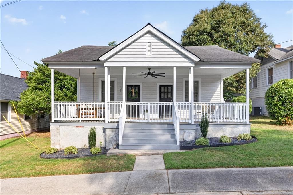 3 bedroom, 2 bathroom, 1,620 sq ft single family residence for sale at 37 Poplar Street, Covington, GA 30014 — photo 2