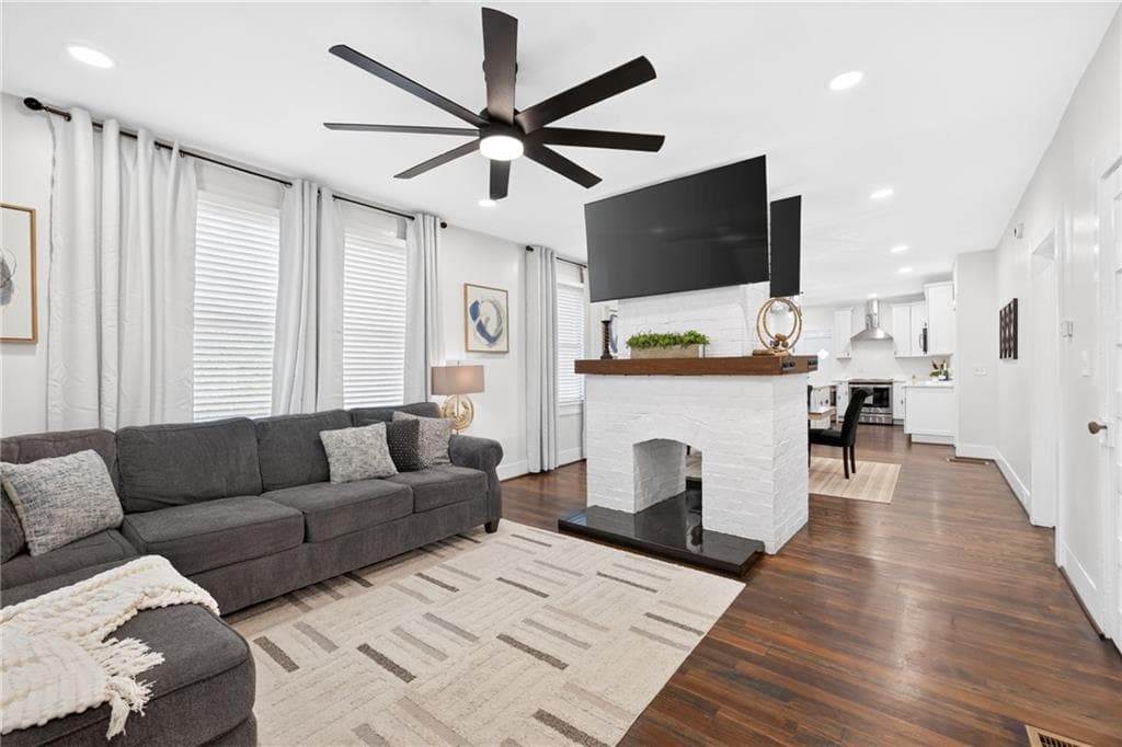 3 bedroom, 2 bathroom, 1,620 sq ft single family residence for sale at 37 Poplar Street, Covington, GA 30014 — photo 6