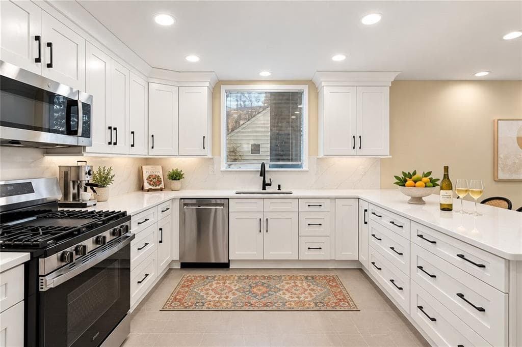 3 bedroom, 4 bathroom, 2,192 sq ft single family residence for sale at 805 Holmes Street, Atlanta, GA 30318 — photo 2