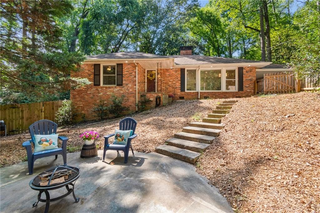 3 bedroom, 2 bathroom, 1,420 sq ft single family residence for rent at 2332 Tanglewood Circle, Atlanta, GA 30345 for $3,250 a month — photo 2