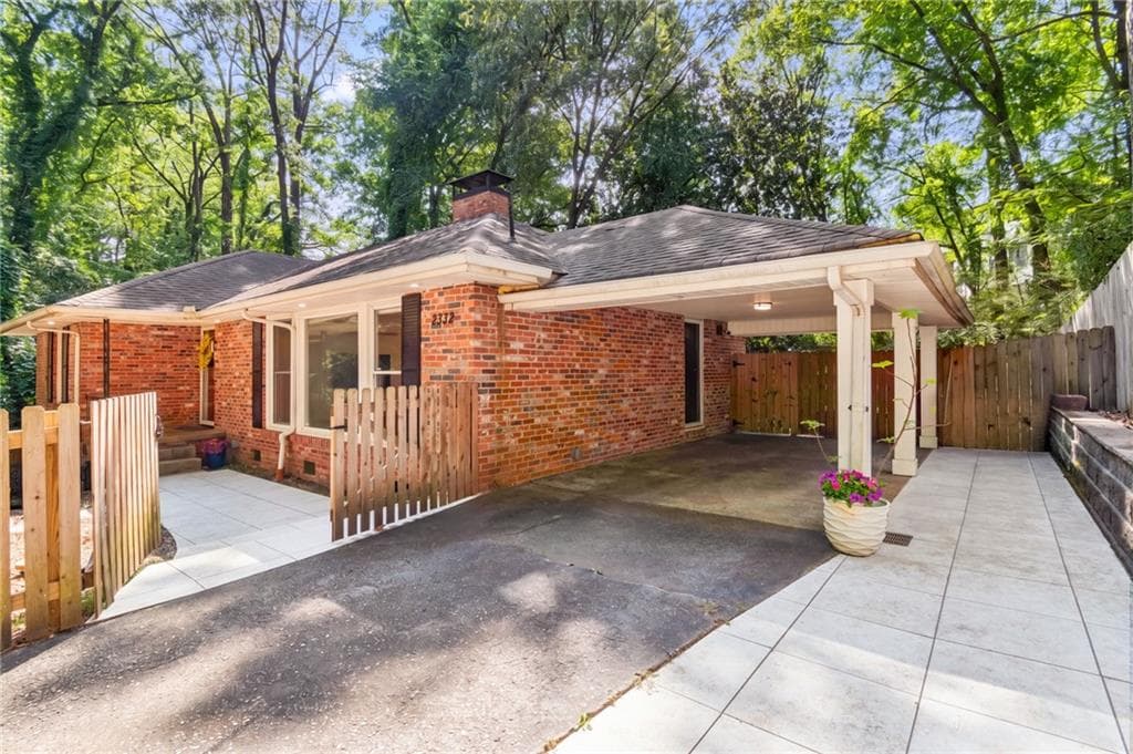 3 bedroom, 2 bathroom, 1,420 sq ft single family residence for rent at 2332 Tanglewood Circle, Atlanta, GA 30345 for $3,250 a month — photo 3