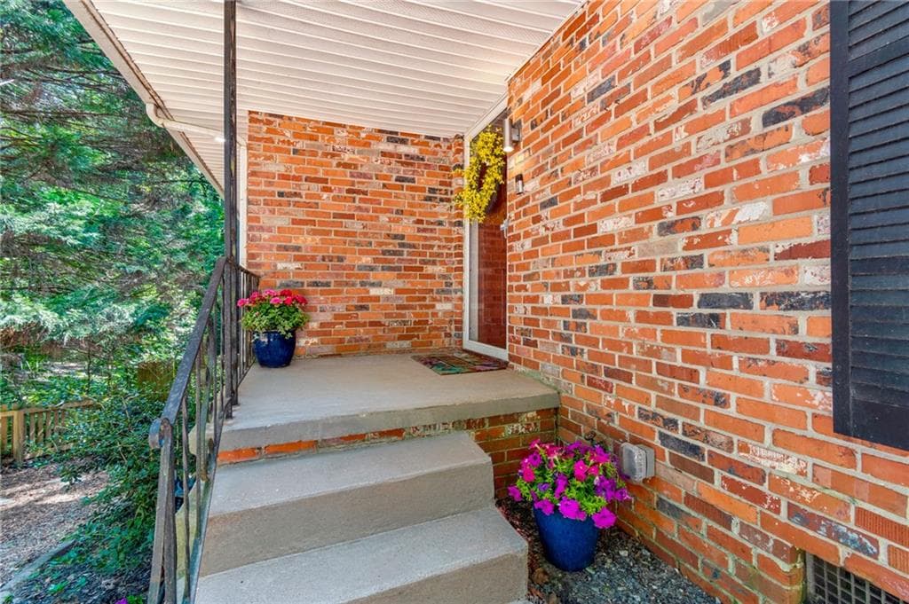 3 bedroom, 2 bathroom, 1,420 sq ft single family residence for rent at 2332 Tanglewood Circle, Atlanta, GA 30345 for $3,250 a month — photo 5