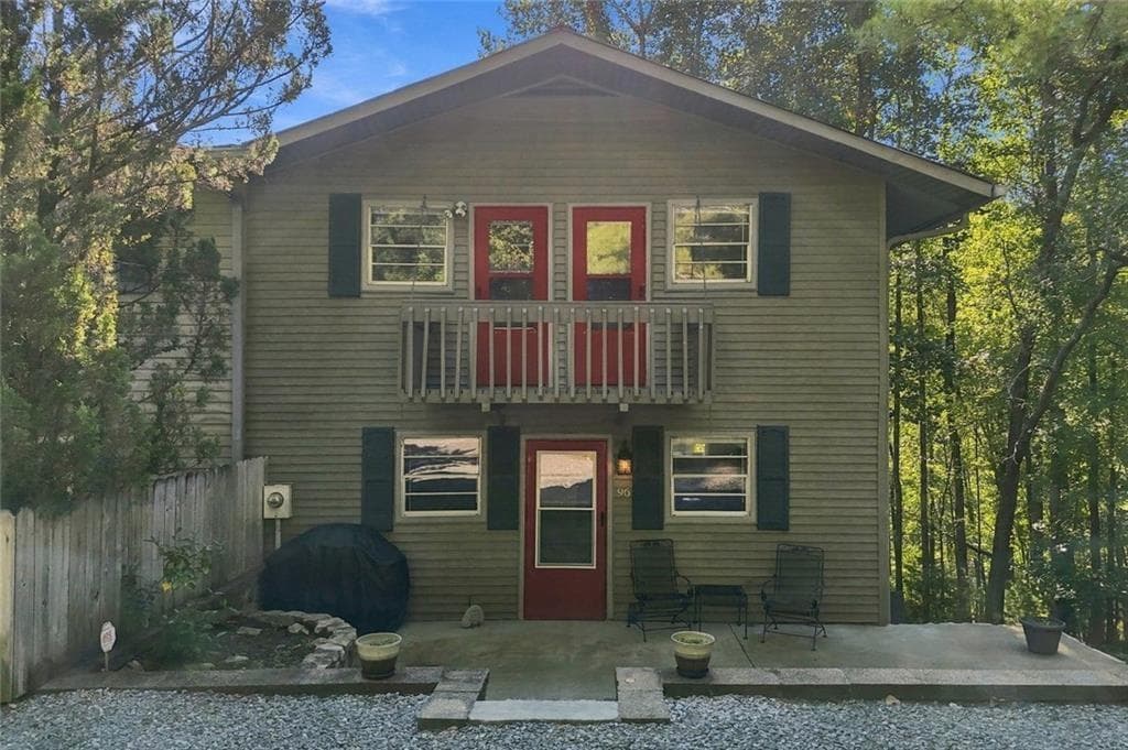 3 bedroom, 2 bathroom, 1,218 sq ft townhouse for sale at 96 Clubhouse Court, Ellijay, GA 30536