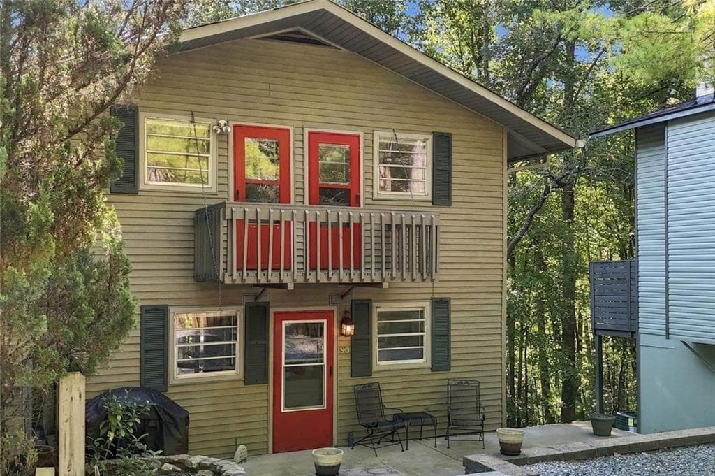 3 bedroom, 2 bathroom, 1,218 sq ft townhouse for sale at 96 Clubhouse Court, Ellijay, GA 30536 — photo 2