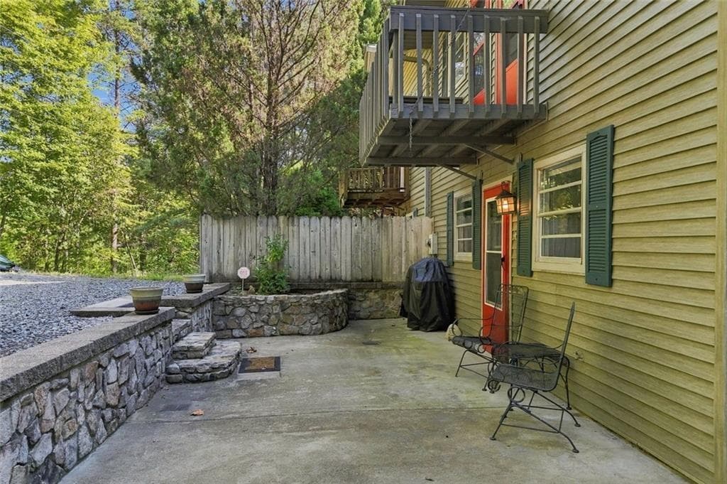 3 bedroom, 2 bathroom, 1,218 sq ft townhouse for sale at 96 Clubhouse Court, Ellijay, GA 30536 — photo 5