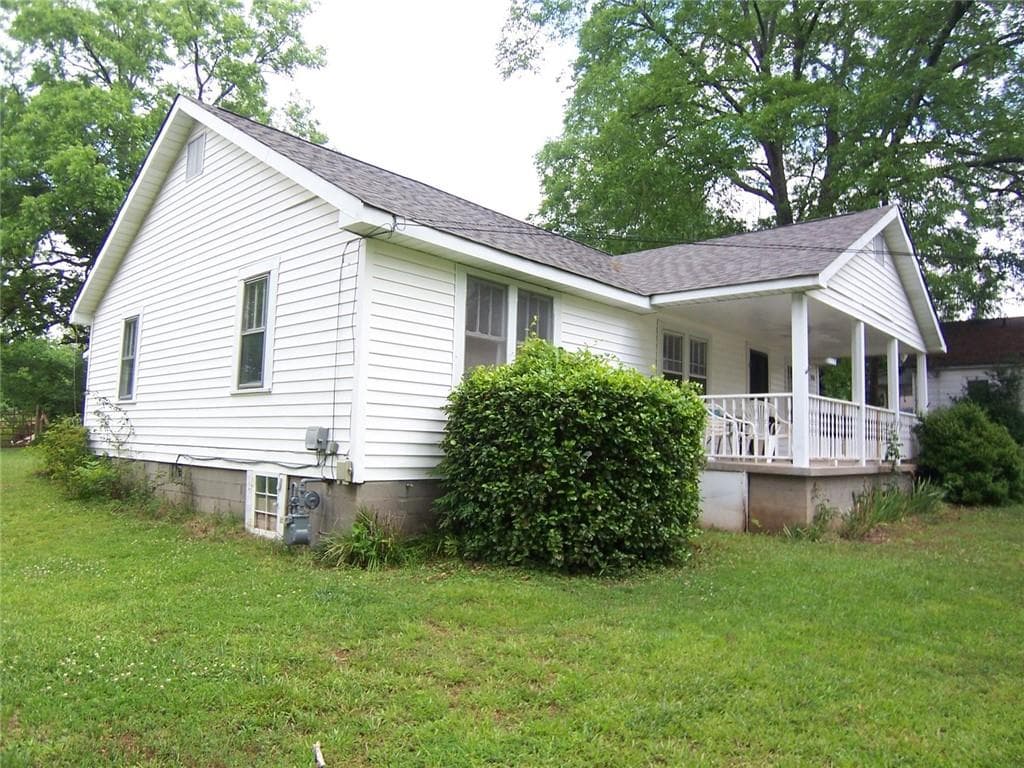 2 bedroom, 2 bathroom, 1,512 sq ft single family residence for rent at 115 King Street, Roswell, GA 30075 for $2,350 a month — photo 1 of 17
