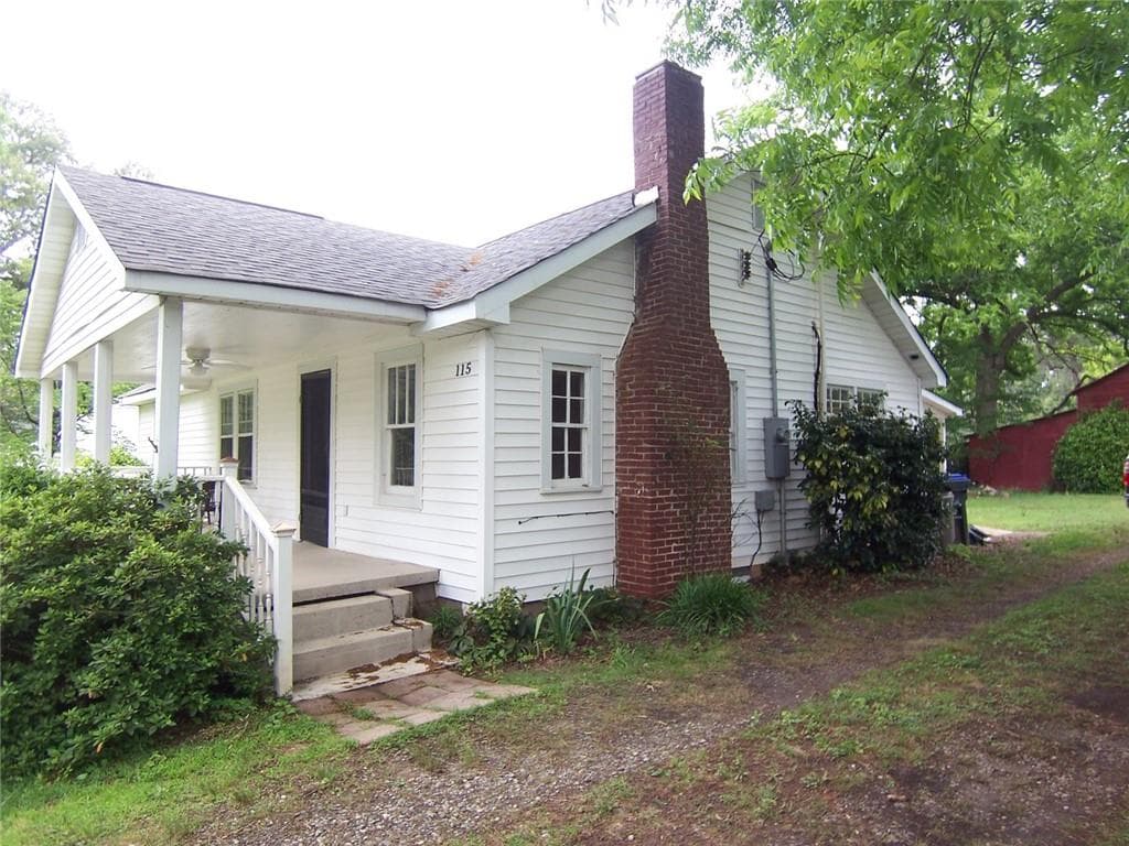 2 bedroom, 2 bathroom, 1,512 sq ft single family residence for rent at 115 King Street, Roswell, GA 30075 for $2,350 a month — photo 2