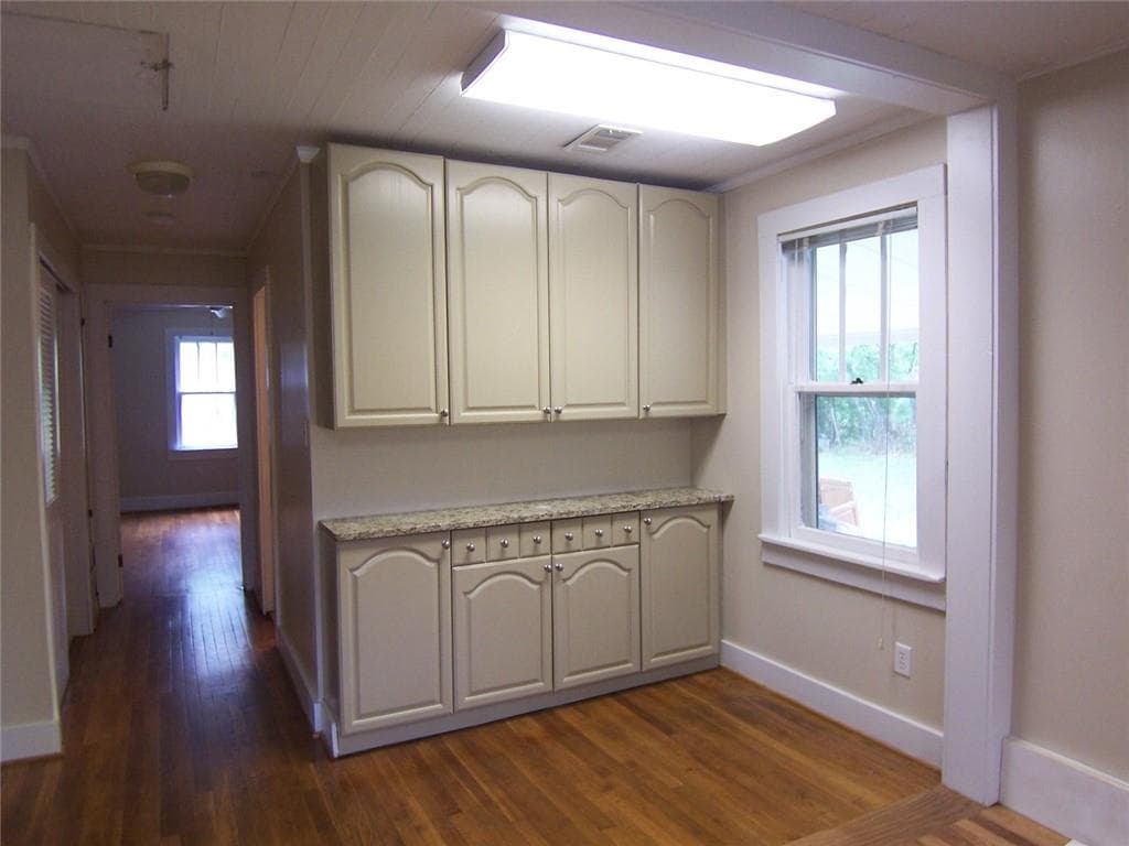 2 bedroom, 2 bathroom, 1,512 sq ft single family residence for rent at 115 King Street, Roswell, GA 30075 for $2,350 a month — photo 5