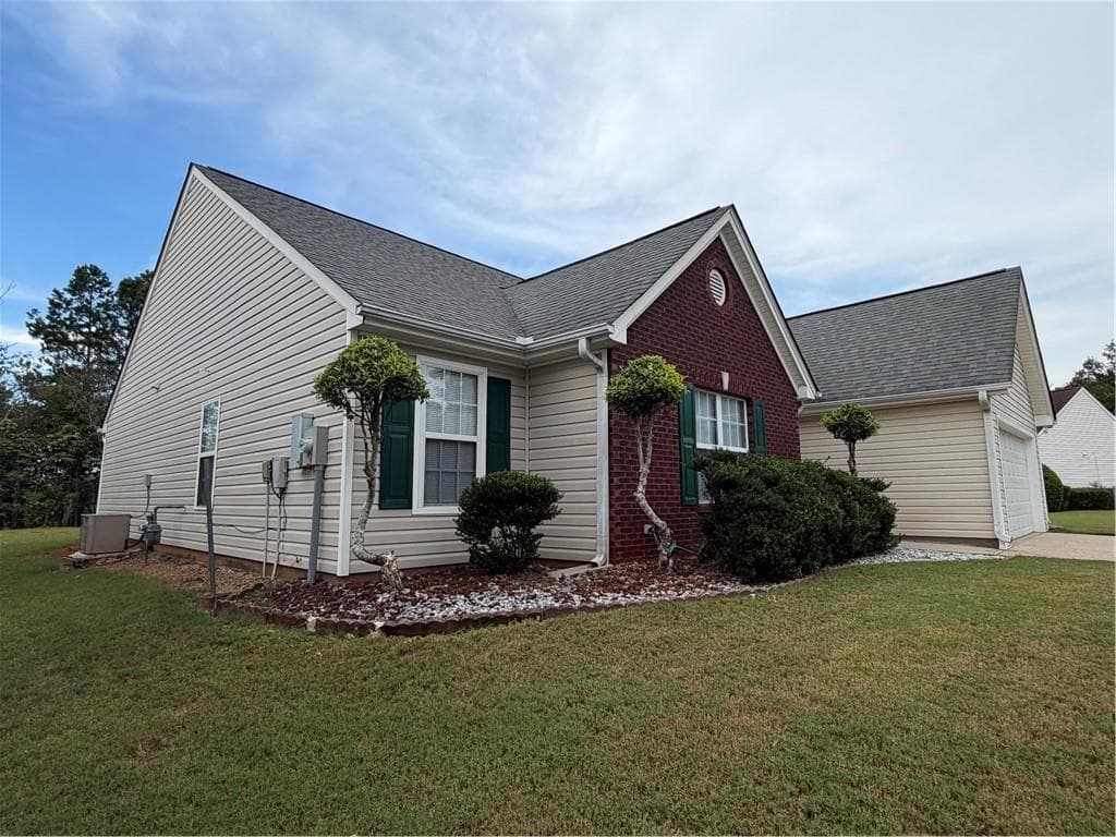 3 bedroom, 2 bathroom, 1,836 sq ft single family residence for sale at 3017 Baymount Way, Lawrenceville, GA 30043 — photo 3