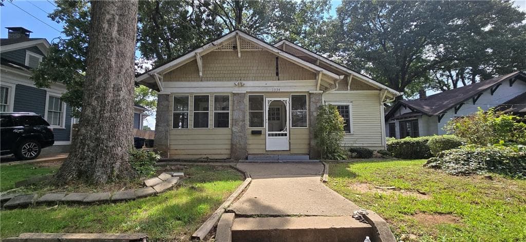 3 bedroom, 1 bathroom, 1,662 sq ft single family residence under contract at 1334 Oak Street, Atlanta, GA 30310 — photo 2