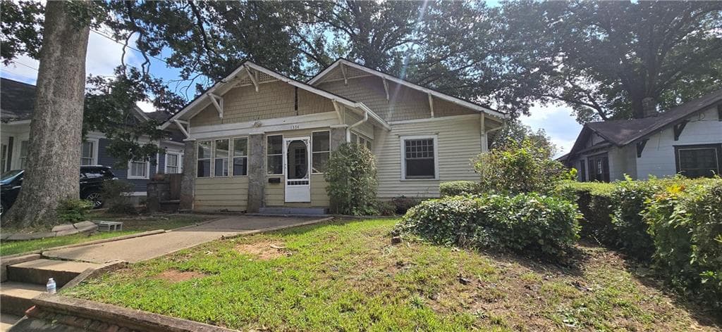 3 bedroom, 1 bathroom, 1,662 sq ft single family residence under contract at 1334 Oak Street, Atlanta, GA 30310 — photo 3