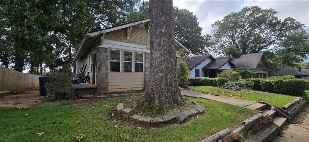 3 bedroom, 1 bathroom, 1,662 sq ft single family residence under contract at 1334 Oak Street, Atlanta, GA 30310 — photo 4