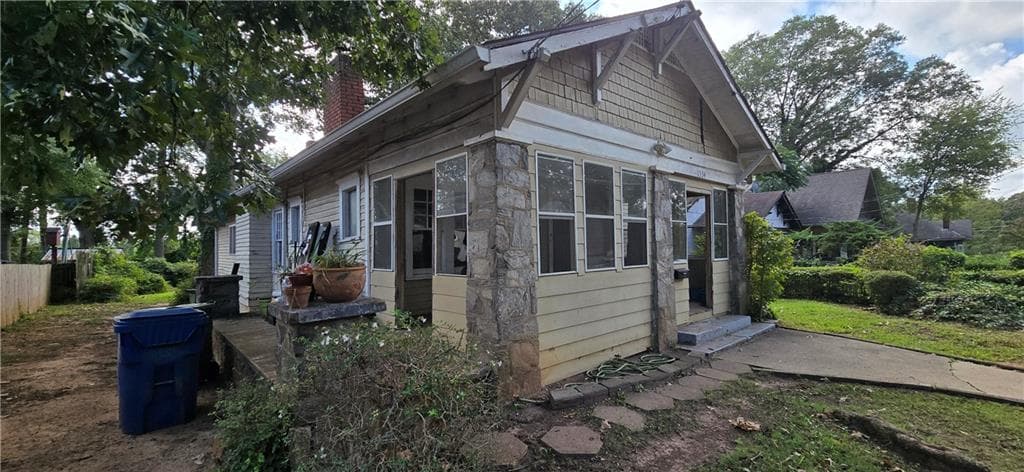 3 bedroom, 1 bathroom, 1,662 sq ft single family residence under contract at 1334 Oak Street, Atlanta, GA 30310 — photo 5