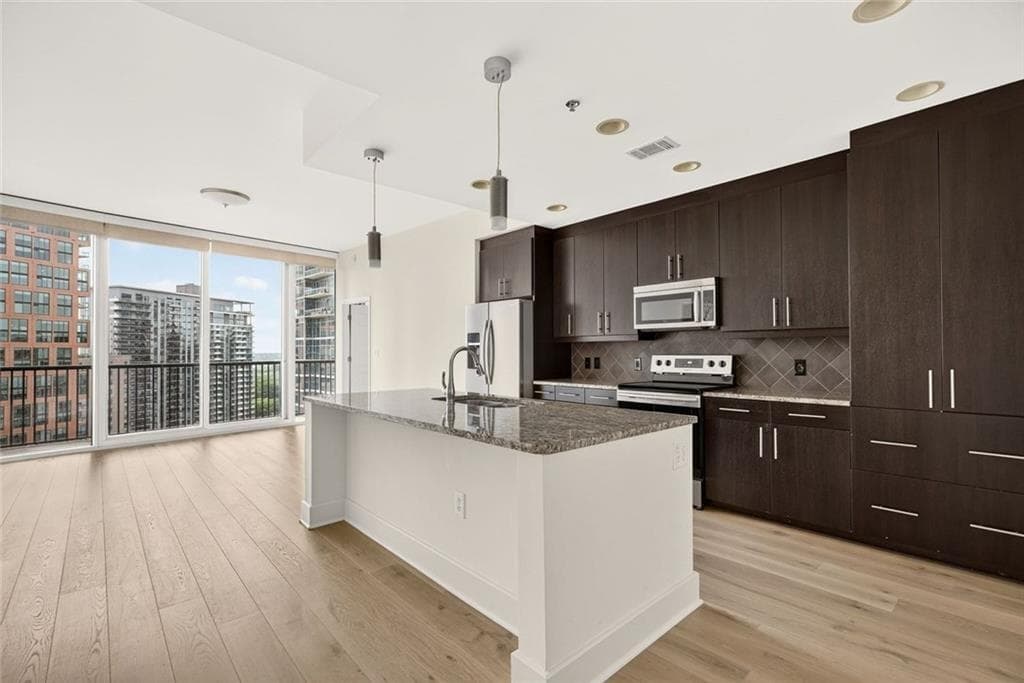 2 bedroom, 2 bathroom, 1,213 sq ft condominium for rent at 1080 Peachtree Street 2004, Atlanta, GA 30309 for $3,500 a month