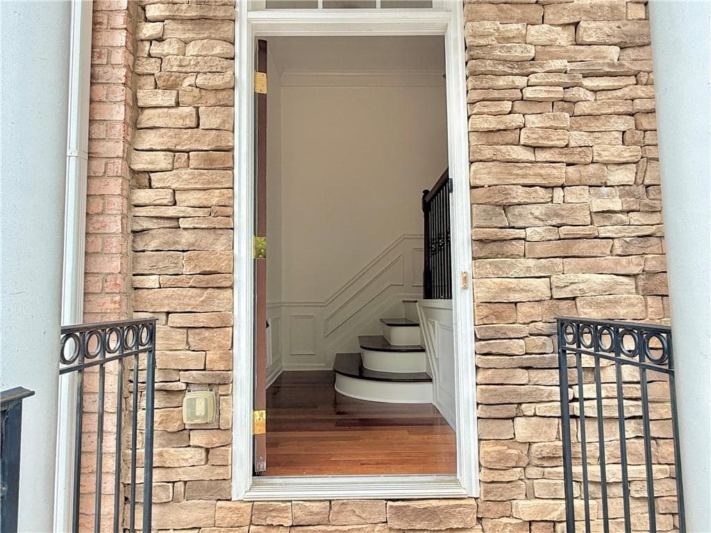 3 bedroom, 4 bathroom, 2,531 sq ft townhouse for sale at 10950 Brunson Drive, Johns Creek, GA 30097 — photo 7