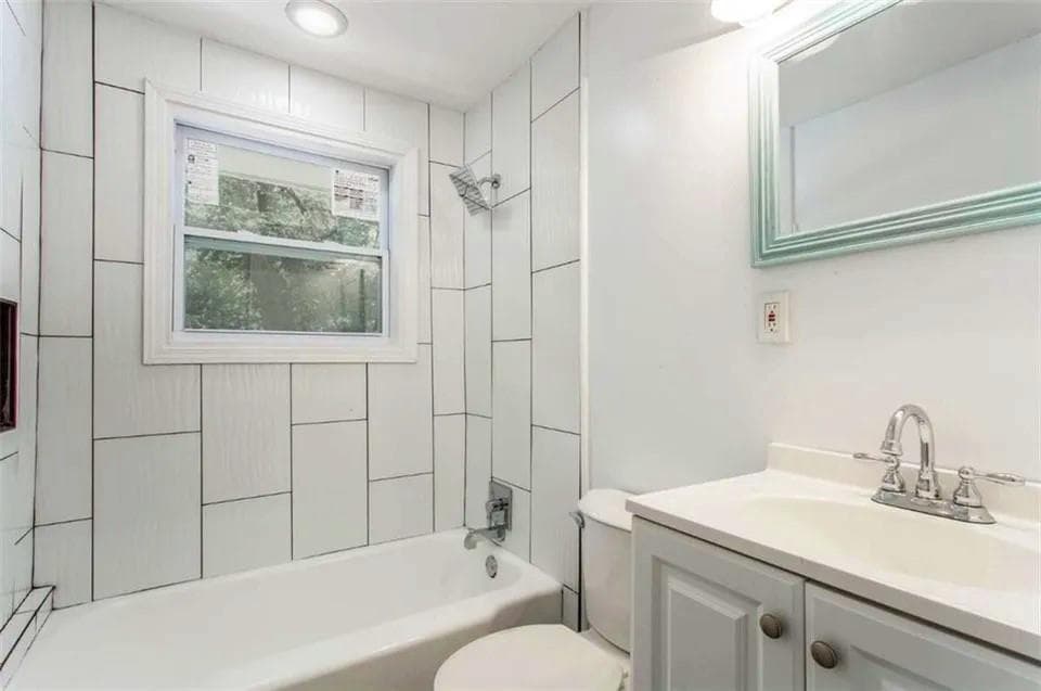 3 bedroom, 1 bathroom, 832 sq ft single family residence for sale at 2017 Detroit Avenue, Atlanta, GA 30314 — photo 4