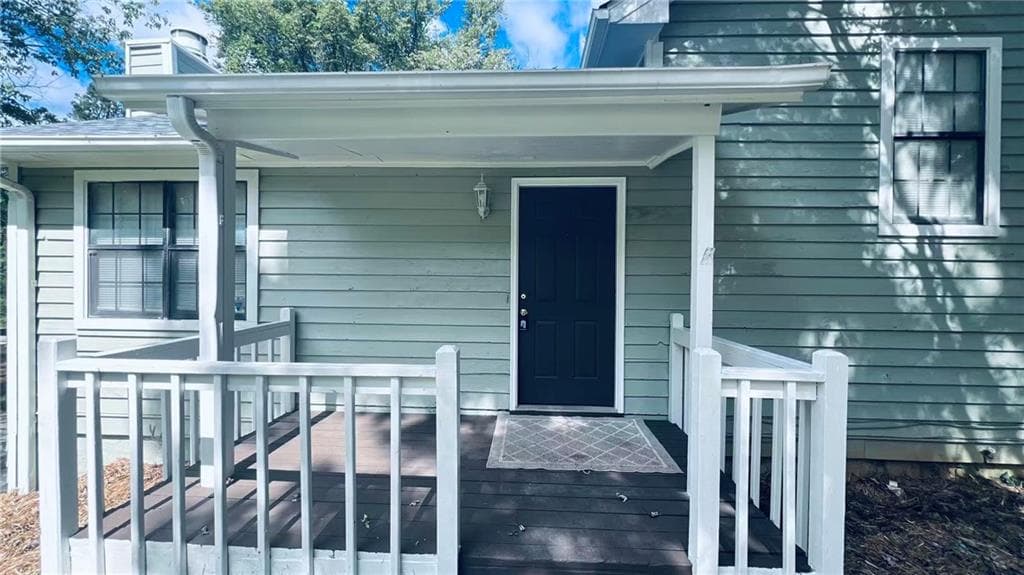 3 bedroom, 2 bathroom, 1,872 sq ft single family residence for sale at 633 Candlewick Lane, Lilburn, GA 30047 — photo 3