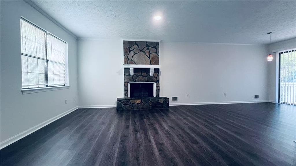 3 bedroom, 2 bathroom, 1,872 sq ft single family residence for sale at 633 Candlewick Lane, Lilburn, GA 30047 — photo 4
