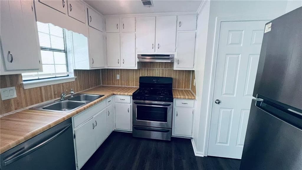 3 bedroom, 2 bathroom, 1,872 sq ft single family residence for sale at 633 Candlewick Lane, Lilburn, GA 30047 — photo 9